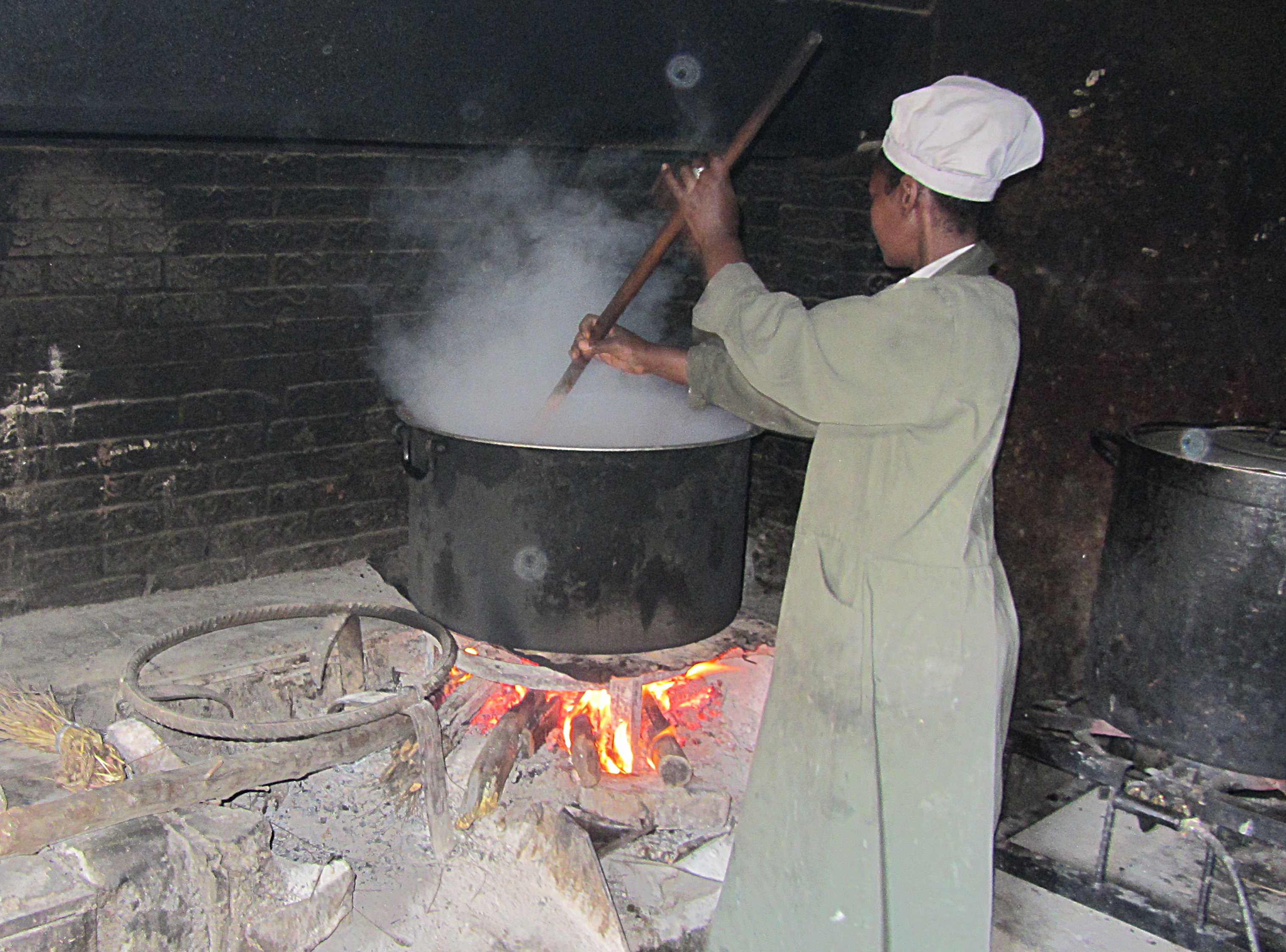 Kochen über offenem Feuer in Sebeta
